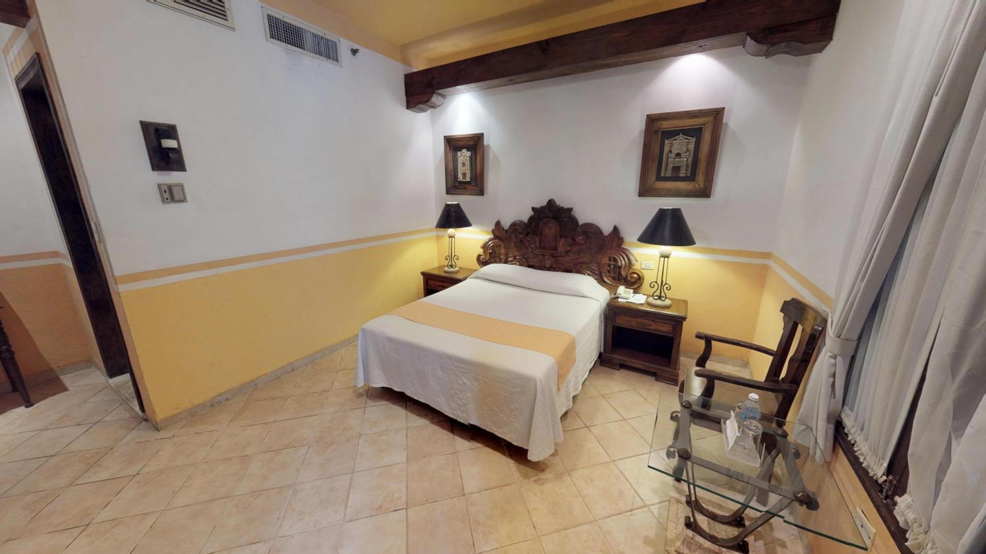 Standard Room with One Queen Bed,1553849776:JPEG