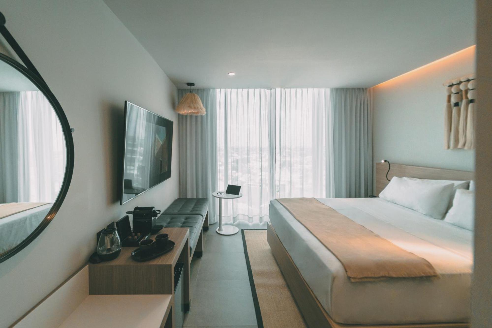 Premium Corner King Room City View,1615437186:JPEG