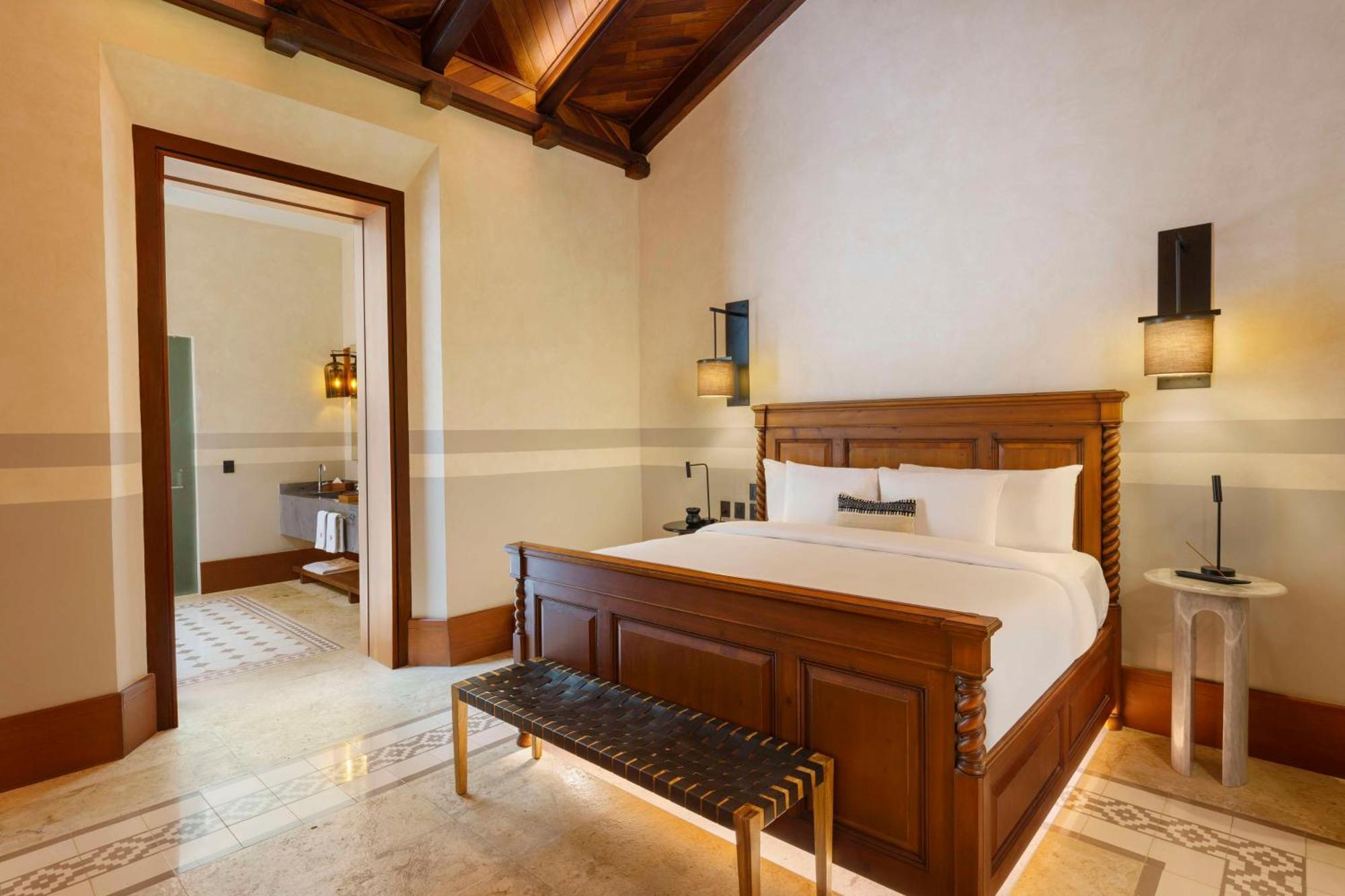 Yaab Ambassador Suite – King