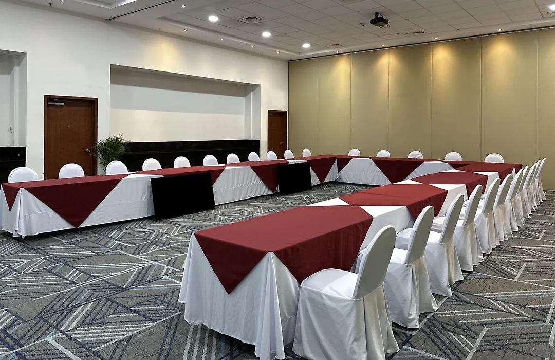 Holiday Inn Express Mérida, an IHG Hotel-1